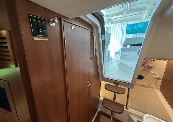 Pursuit OS-325-OFFSHORE image