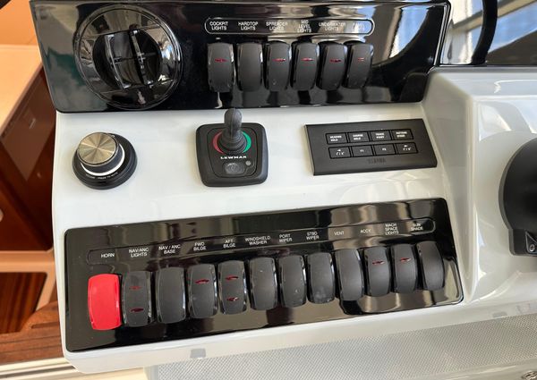 Pursuit OS-325-OFFSHORE image