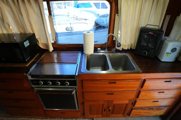 Californian 34 Trawler image
