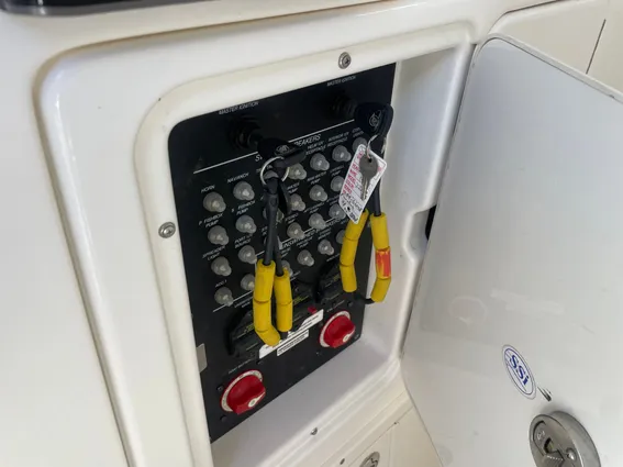 Boston Whaler 320 Outrage image