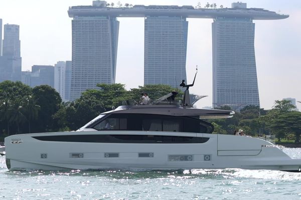 Azimut SEADECK-7 - main image