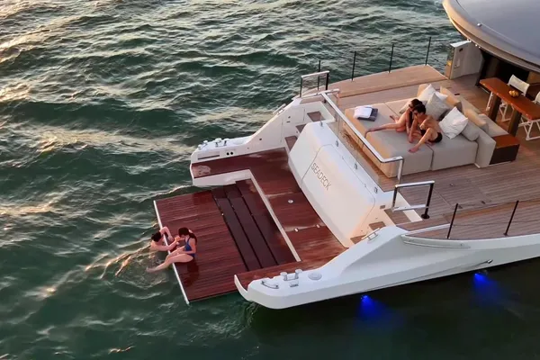 Azimut SEADECK-7 image