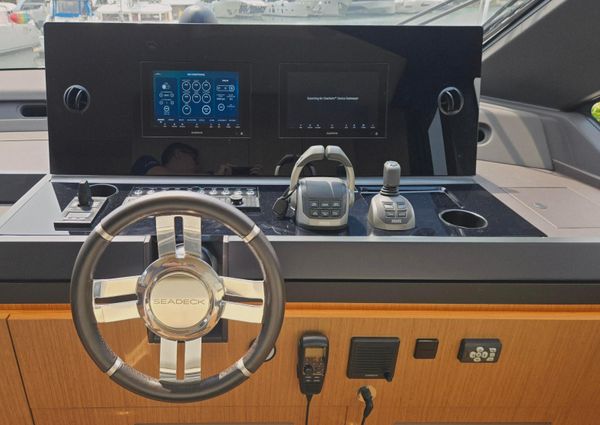 Azimut SEADECK-7 image