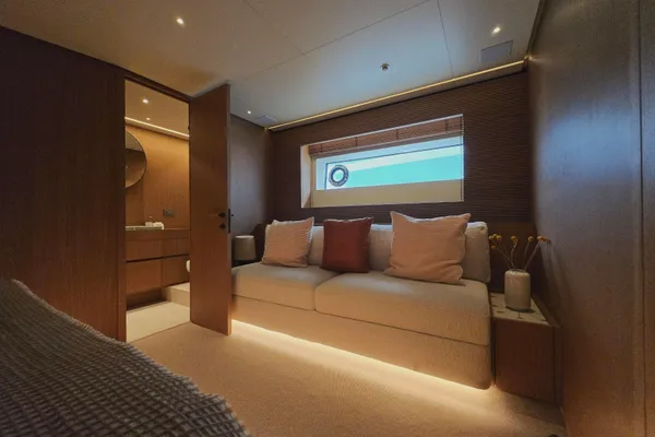 Azimut SEADECK-7 image