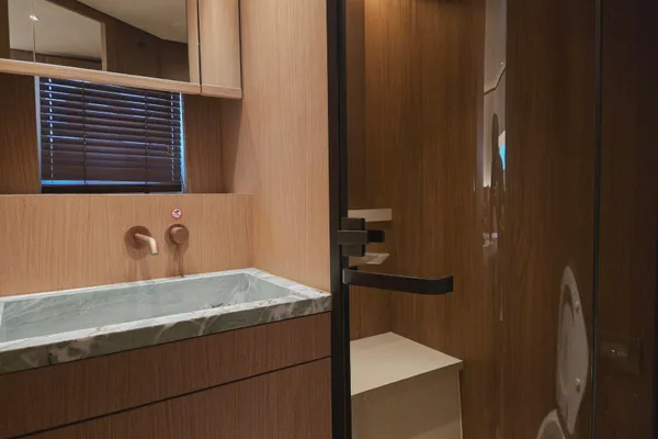 Azimut SEADECK-7 image