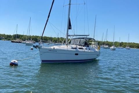 Hunter 356 - main image