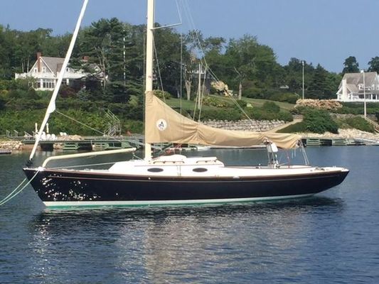 Alerion Express 33 - main image