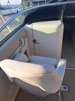 Sea Ray 260 Sun Deck image