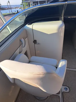 Sea Ray 260 Sun Deck image