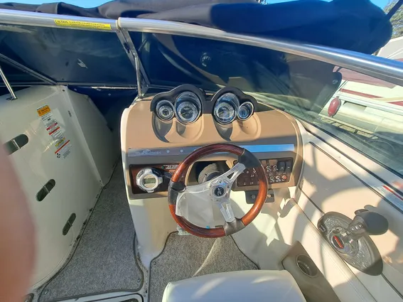 Sea Ray 260 Sun Deck image