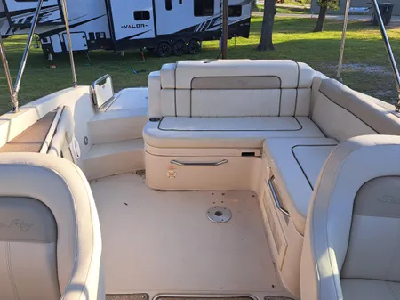 Sea Ray 260 Sun Deck image
