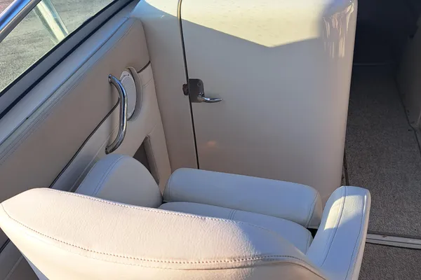 Sea Ray 260 Sun Deck image