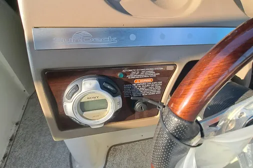 Sea Ray 260 Sun Deck image