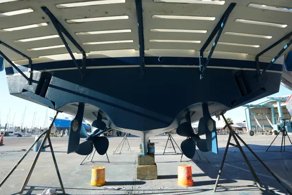 Hatteras 36 Convertible image