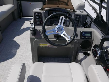 Qwest 814 CTR Cruise LT image