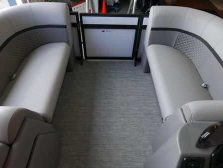 Qwest E-Class 814 CTR Cruise LT image