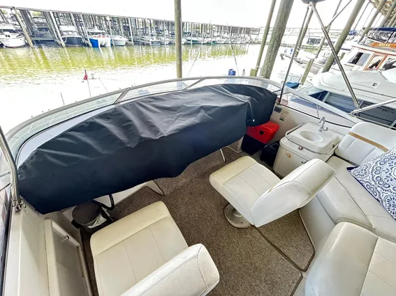 Carver 41 Cockpit Motor Yacht image