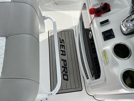 Sea Pro 239 Center Console image