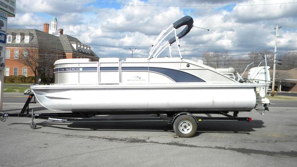 Bennington 22SSBXP