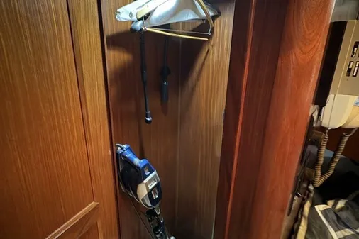 Hatteras 60 enclosed bridge image