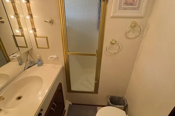 Hatteras 60 enclosed bridge image