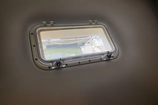 Hatteras 60 enclosed bridge image