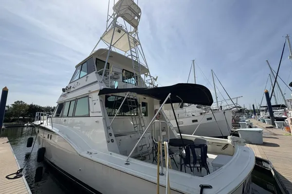 Hatteras 60 enclosed bridge image