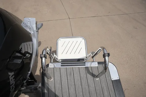 Harris 230 Solstice image