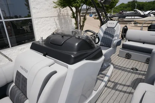 Harris 230 Solstice image