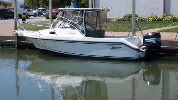 Boston Whaler 23 Conquest