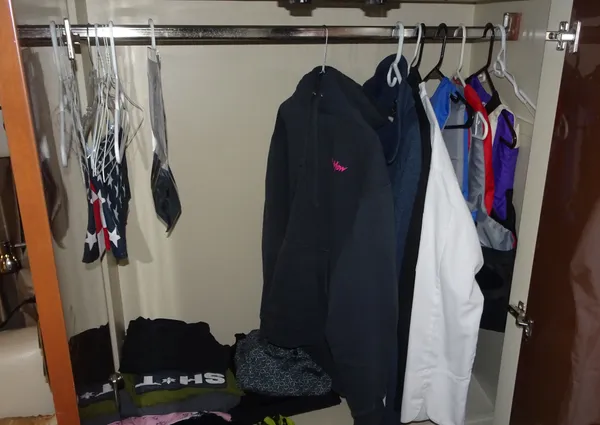 Carver C34-COUPE image