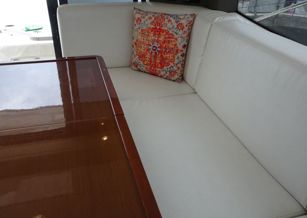 Carver C34-COUPE image