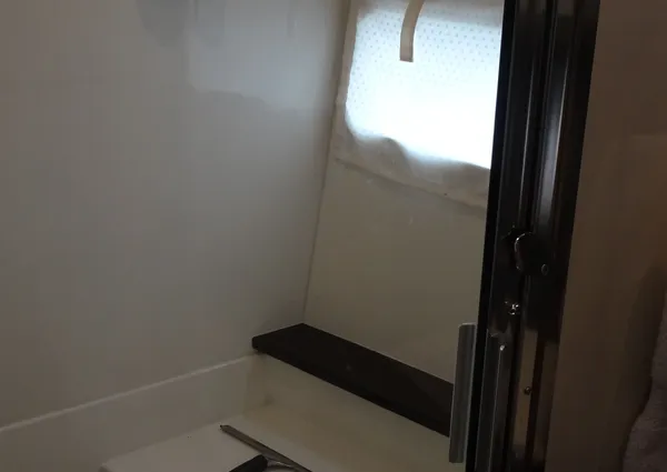 Carver C34-COUPE image