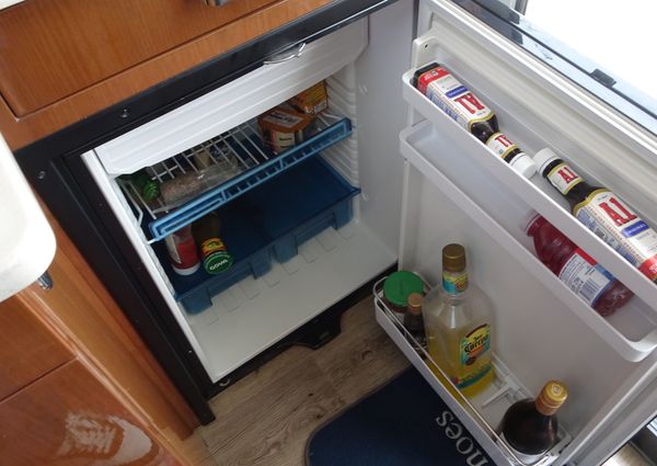 Carver C34-COUPE image