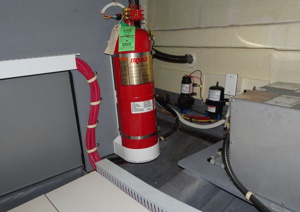 Carver C34-COUPE image