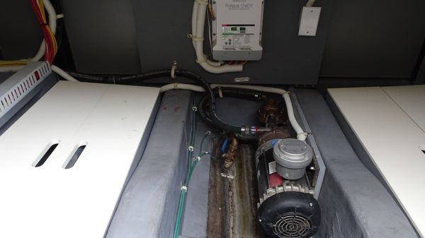 Carver C34-COUPE image