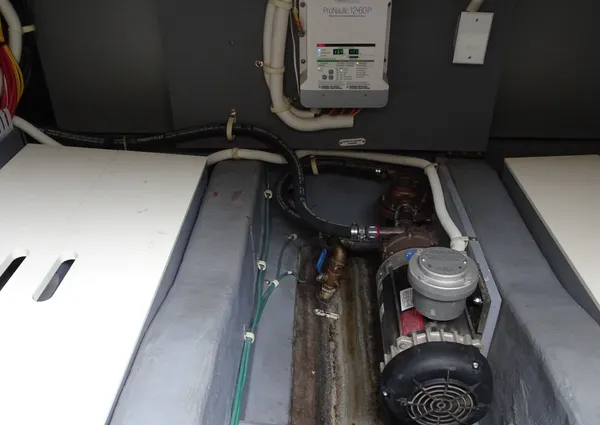 Carver C34-COUPE image