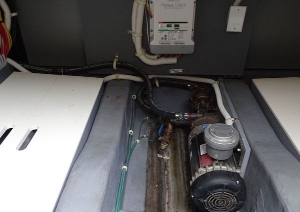 Carver C34-COUPE image