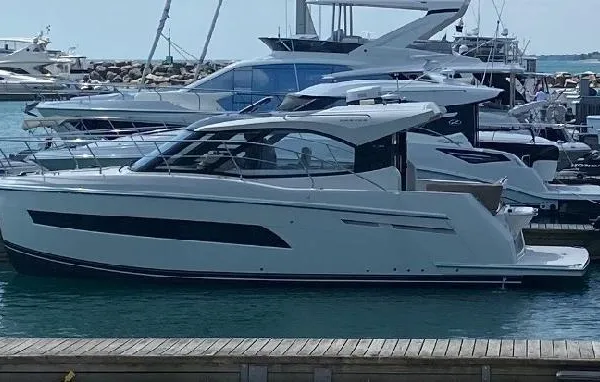 Carver C34-COUPE image