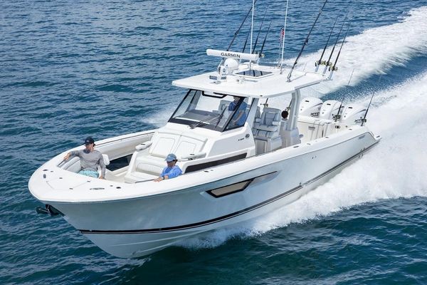 Pursuit S-388-SPORT - main image