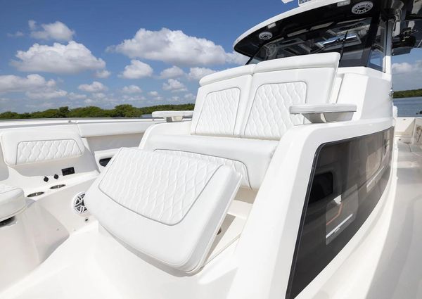 Pursuit S-388-SPORT image