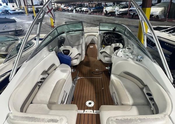 Crownline 270 image