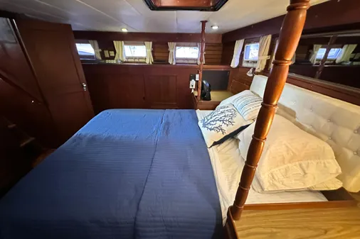 Island Gypsy Flush Aft Deck Trawler-Motor Yacht image