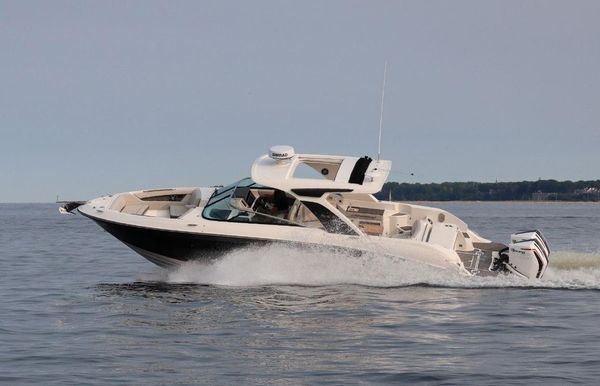 2022 Sea Ray SLX 350 OB