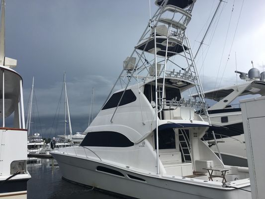 Riviera 58 Enclosed Flybridge - main image