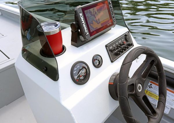 Lund 1760-PREDATOR-SS image