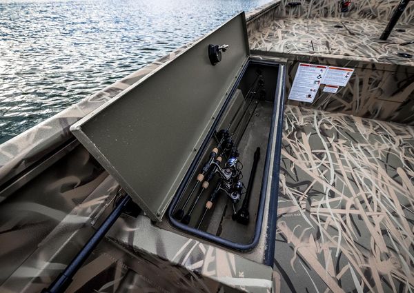 Lund 2070-PREDATOR-SS image