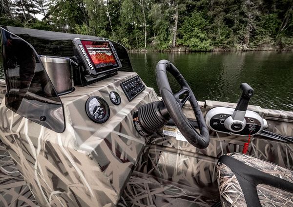 Lund 2070-PREDATOR-SS image