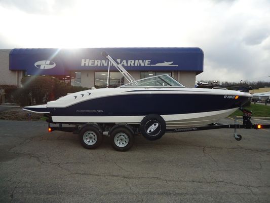 Chaparral 21 Ski & Fish H2O - main image