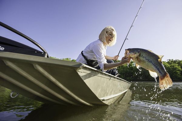 Crestliner 1660 Retriever SC - main image